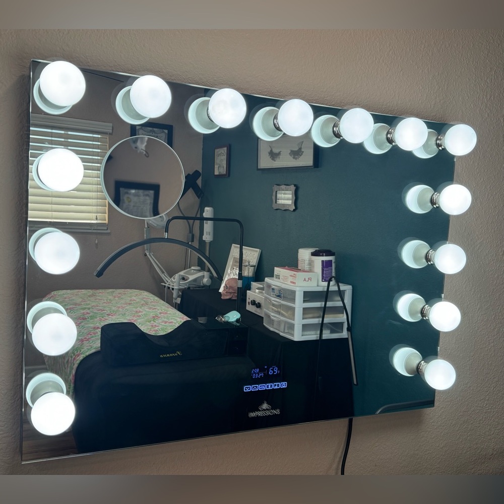 Impressions Mirror